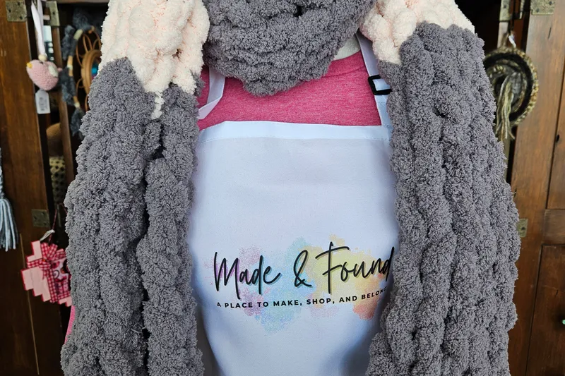 Hand-Knit Chunky Yarn Scarf Workshop