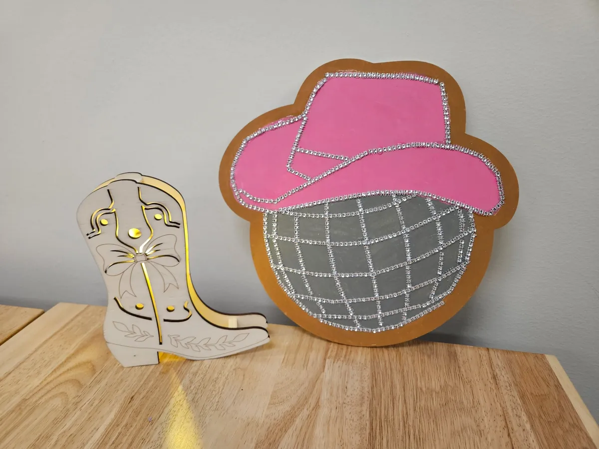 π Made to Shine: A Dolly-Inspired Craft & Trivia Night
